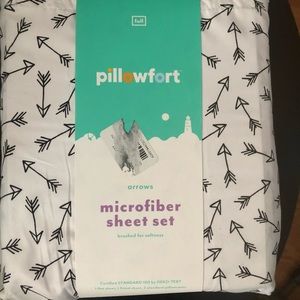 Pillowfort Arrow Sheet set